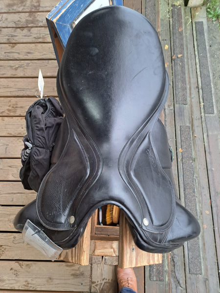 17" Amerigo Vega Dressage Saddle