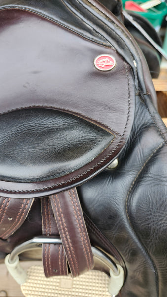 18" Courbette Vision Extra Jumping Saddle