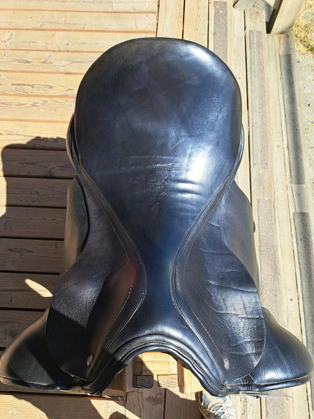 18" Custom Saddlery Advantage Dressage Saddle