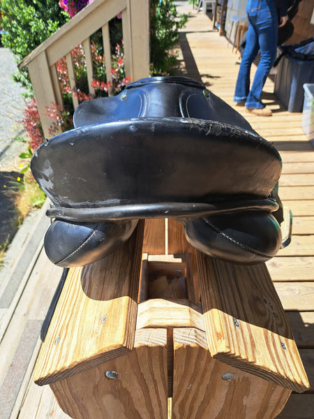 17.5" HDR Dressage Saddle