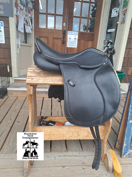17.5" Max Flex Dressage Saddle