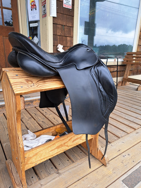 18" JRD Dressage Saddle