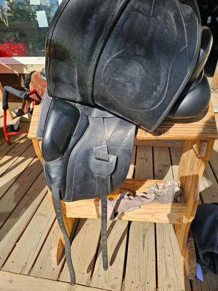 17.5" Hulsebos WB4 Dressage Saddle