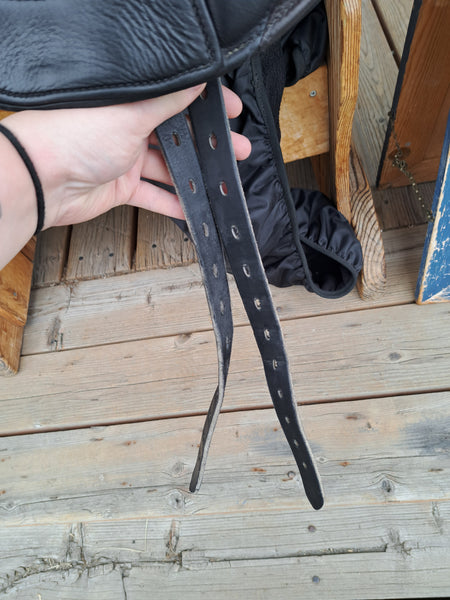 18" WOW Dressage Saddle