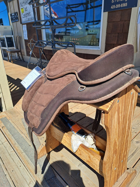 17" English Treeless Saddle