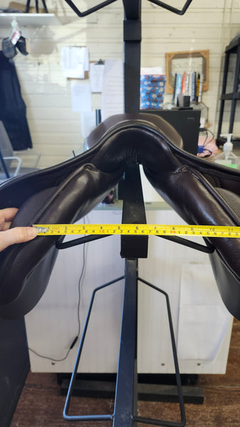 17" Stubben Phoenix Elite Jumping Saddle