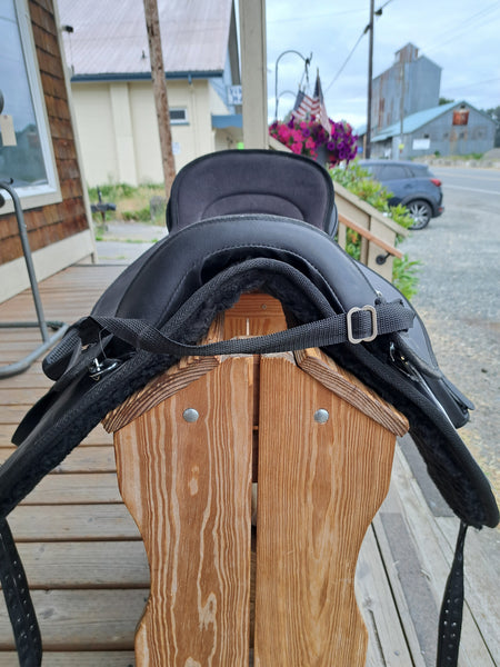 16" Treeless Endurance Saddle