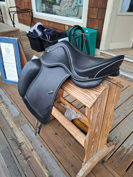 16-17" Easy Trek Classic Dressage Saddle