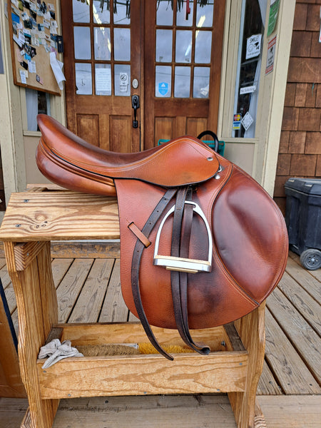 16.5" Amerigo Jumping Saddle