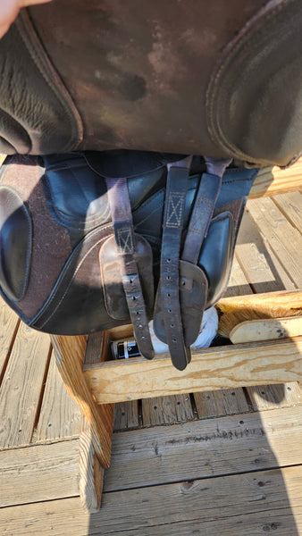 17.5" Kent & Masters S-Series jumping saddle