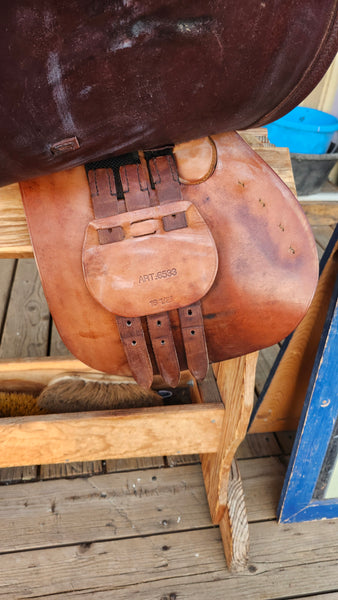 16.5" Collegiate Art Close Contact Saddle