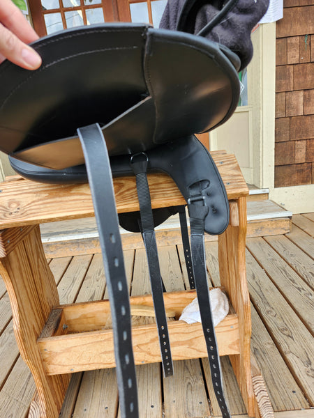 17" Edix Tudor Dressage Saddle