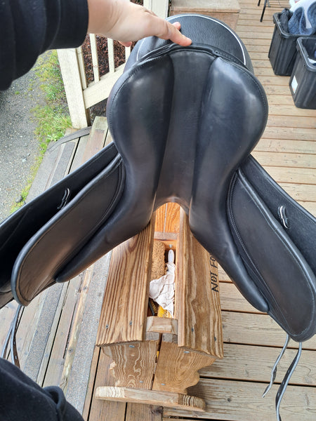 16-17" Easy Trek Classic Dressage Saddle