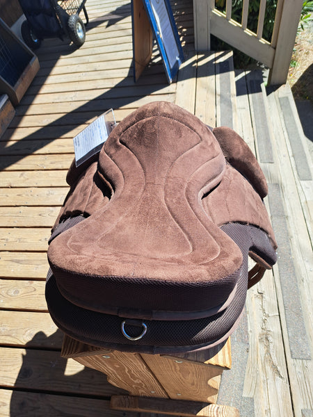 17" English Treeless Saddle