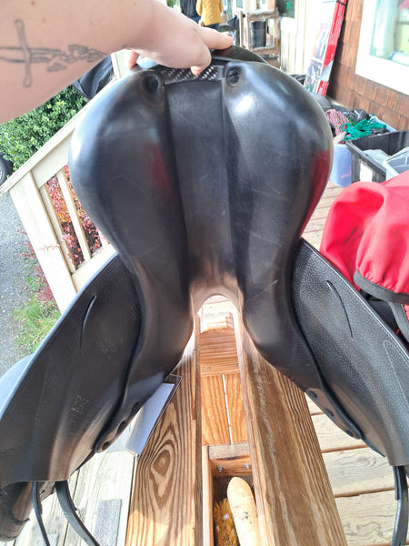 17.5" Equipe Jump EK-26 Saddle