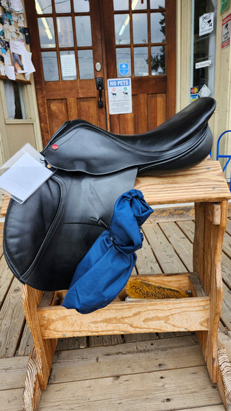 17.5" Albion Kontrol Close Contact Jump Saddle