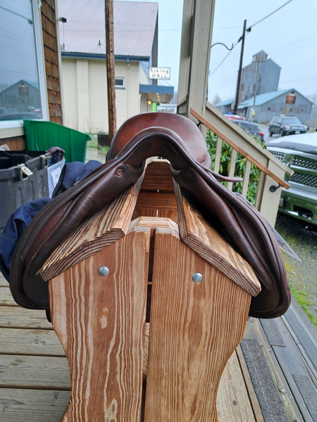 15.5" Antares Close Contact Jump Saddle