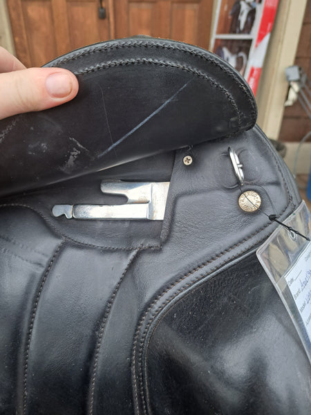 17" Amerigo Vega Dressage Saddle