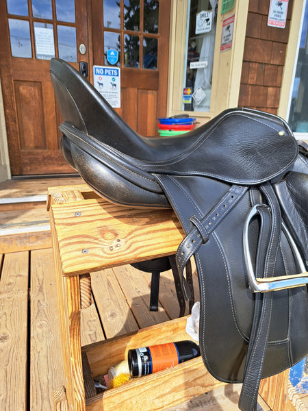 18" Schleese Link II Monoflap Dressage Saddle