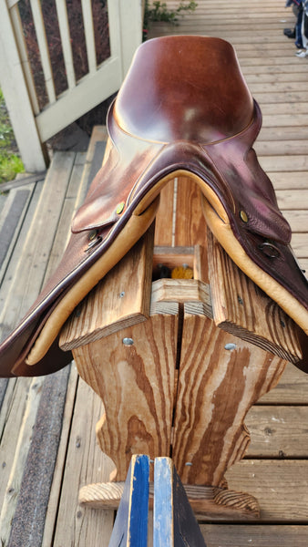 16.5" Collegiate Art Close Contact Saddle