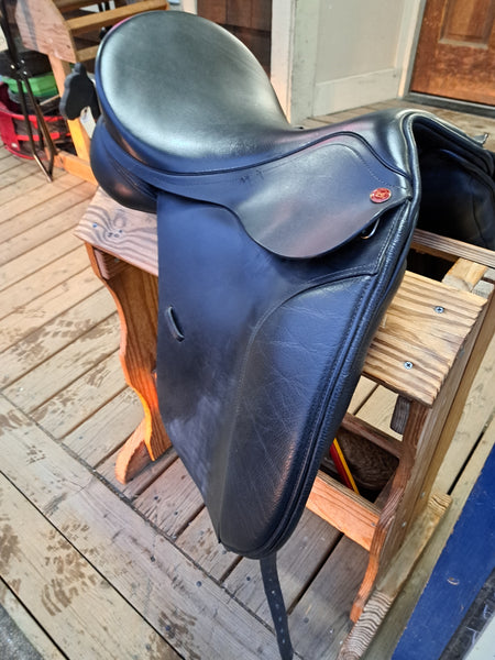 17.5" Kent and Master Original Dressage saddle