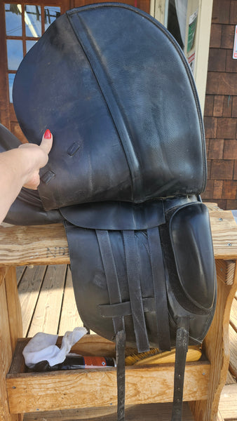 18" Albion Platinum Dressage Saddle