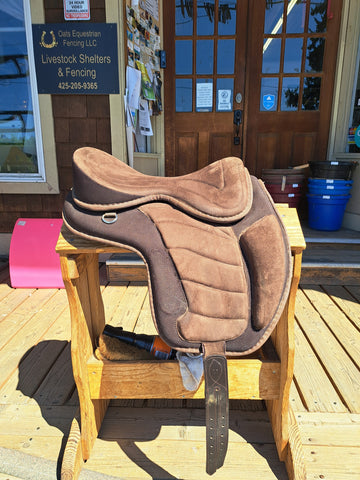 17" English Treeless Saddle