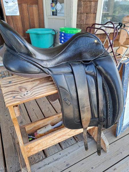 18" Black Country Vinici Monoflap Dressage Saddle
