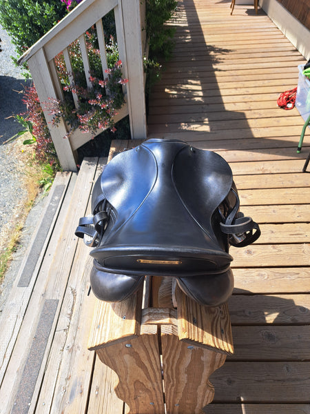 17.5" County Competitor 2000 Dressage Saddle