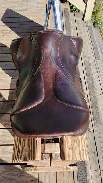 17.5" Stubben Genesis CS De Luxe Jump Saddle