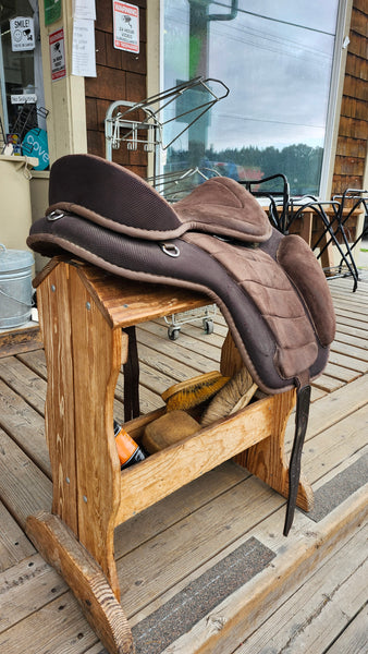 17" Treeless English Saddle