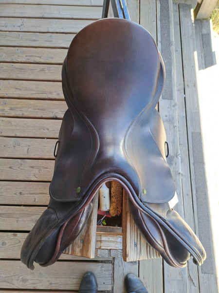 18" County Conquest Jumping Saddle