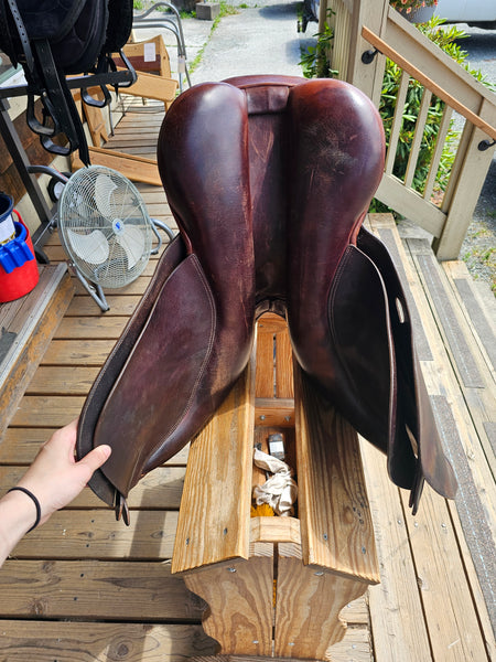 16.5" Collegiate Convertible Jump Saddle