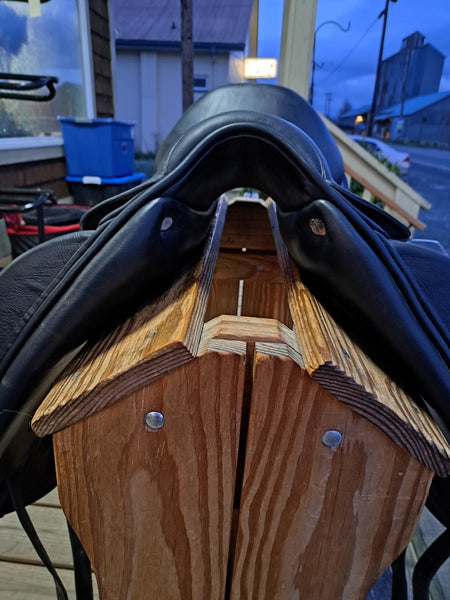 18" CWD SE24 Monoflap Dressage Saddle