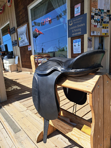 20" Treeless Dressage Saddle