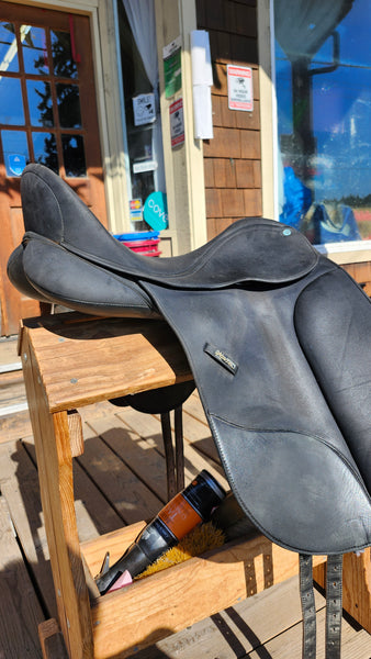 17" Wintec Isabell Werth Dressage Saddle