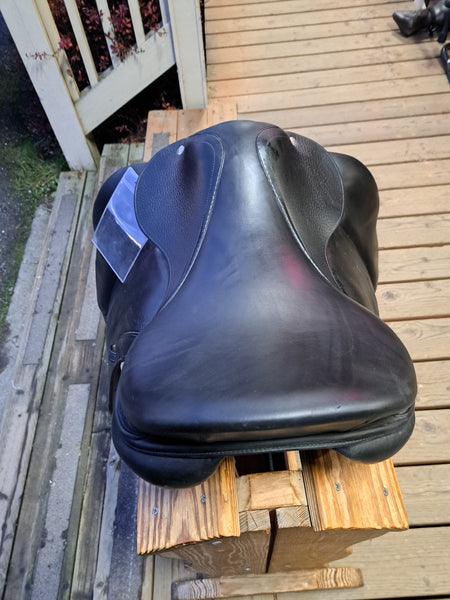 18" CWD SE24 Monoflap Dressage Saddle