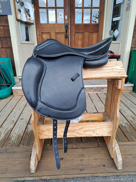 NEW 17-18" Easy Trek Classic Dressage Saddle