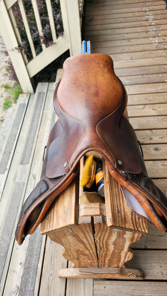 17" Crosby Hampton Classic Saddle