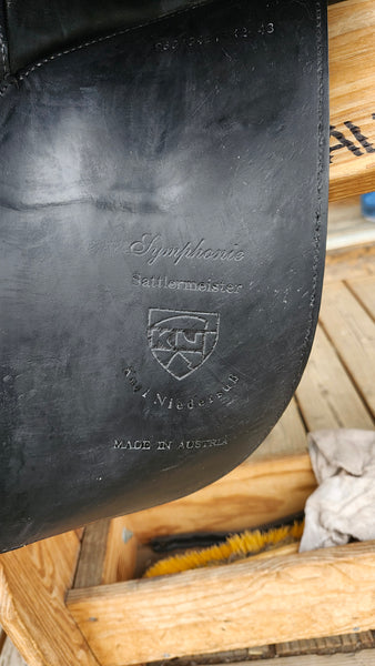 17" Karl Niedersuss Symphonie Dressage Saddle