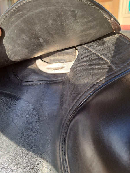 18" DT Saddlery Butterfly Dressage Saddle