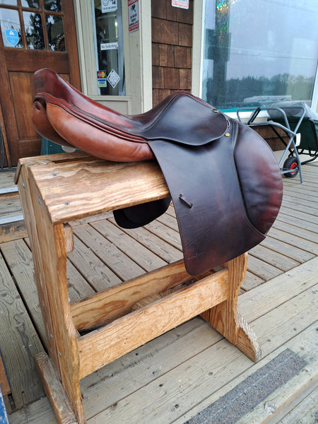 17.5" Dominus Close Contact Saddle