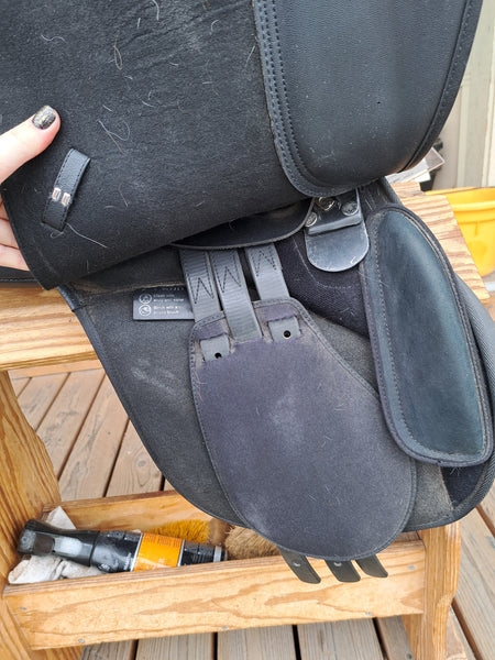 16.5" Wintec All Purpose Saddle