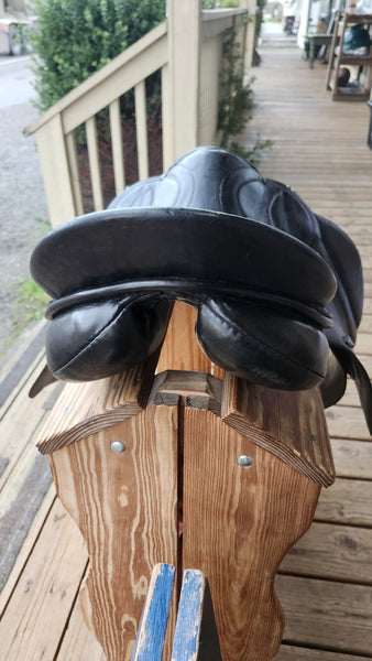 18" Stubben Scandica Dressage Saddle