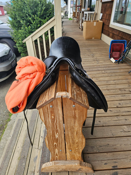 18" HDR Dressage Saddle