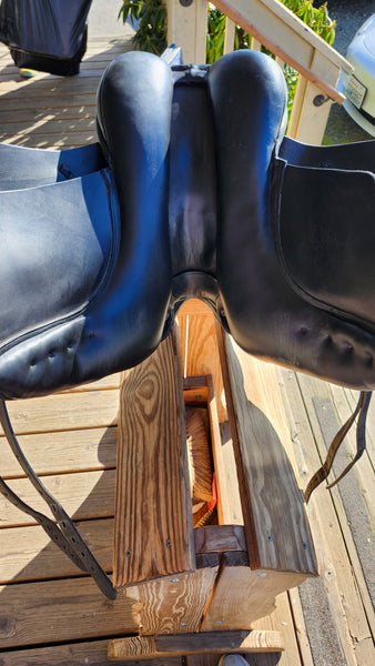 17.5" Hastilow & Sons Supreme Dressage Saddle