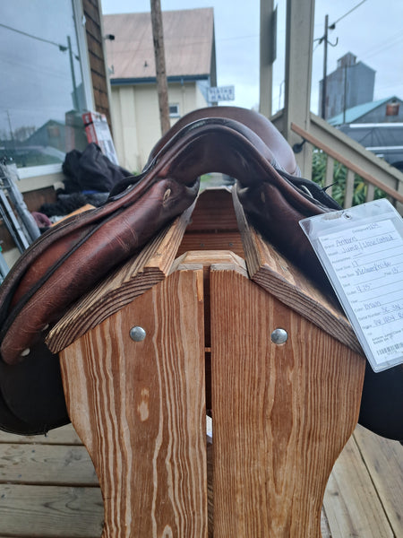 17" Antares Jump/Close Contact Saddle