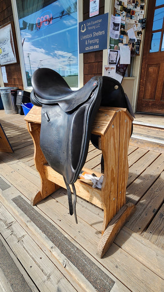 18" Lovatt & Ricketts Berkeley Dressage Saddle