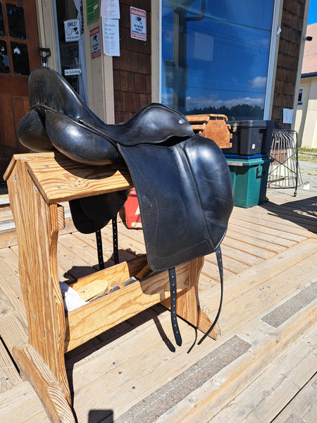 18" Custom Saddlery Advantage Dressage Saddle