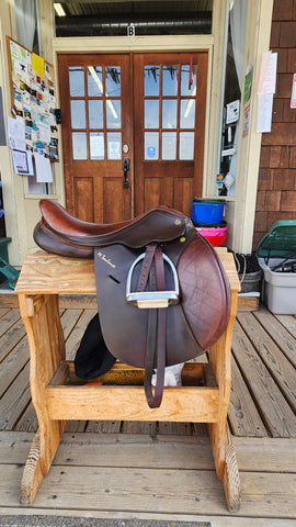 17" M. Toulouse Close Contact Jump Saddle